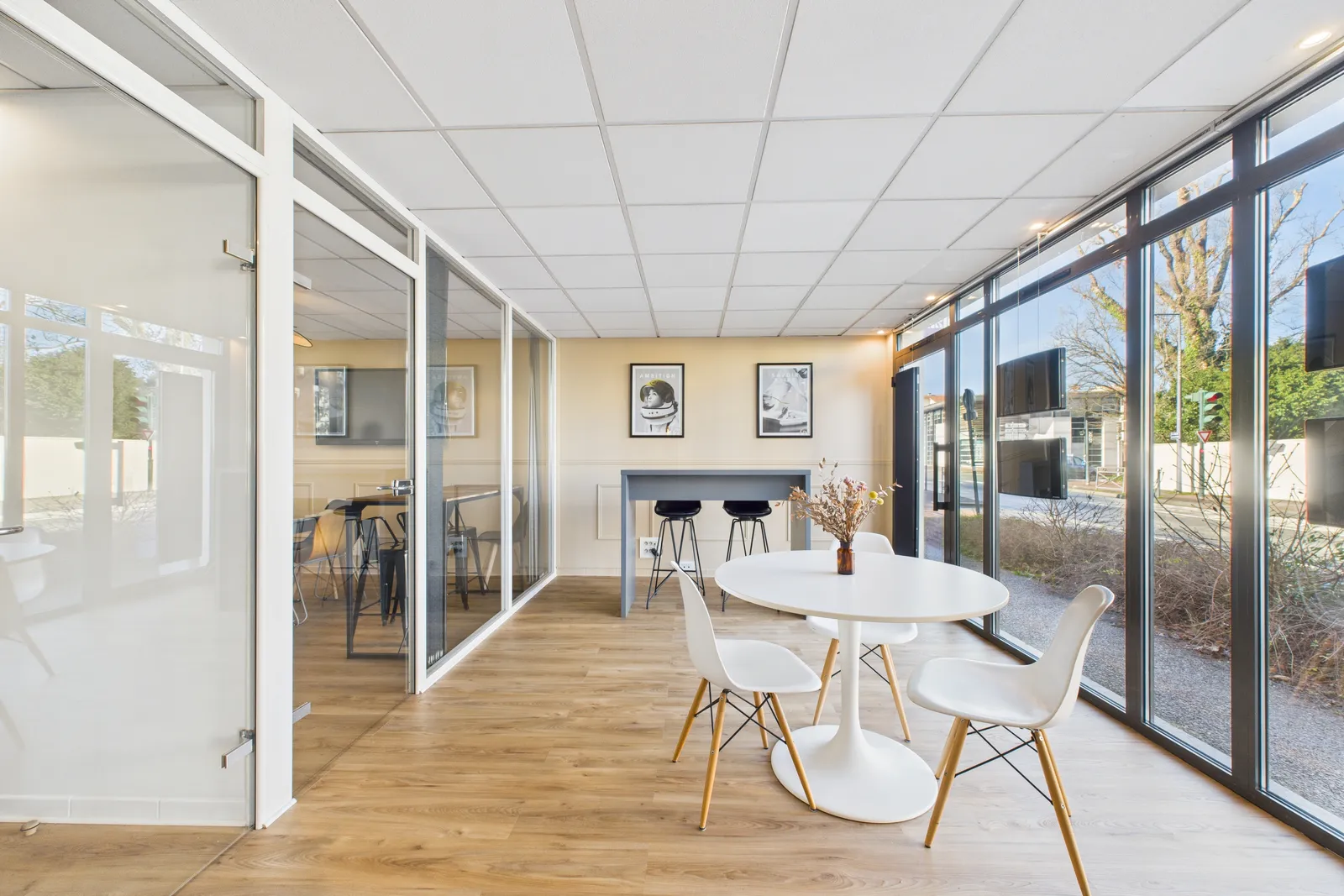 L’espace d’accueil lumineux de l’agence HESTEDA Bruges