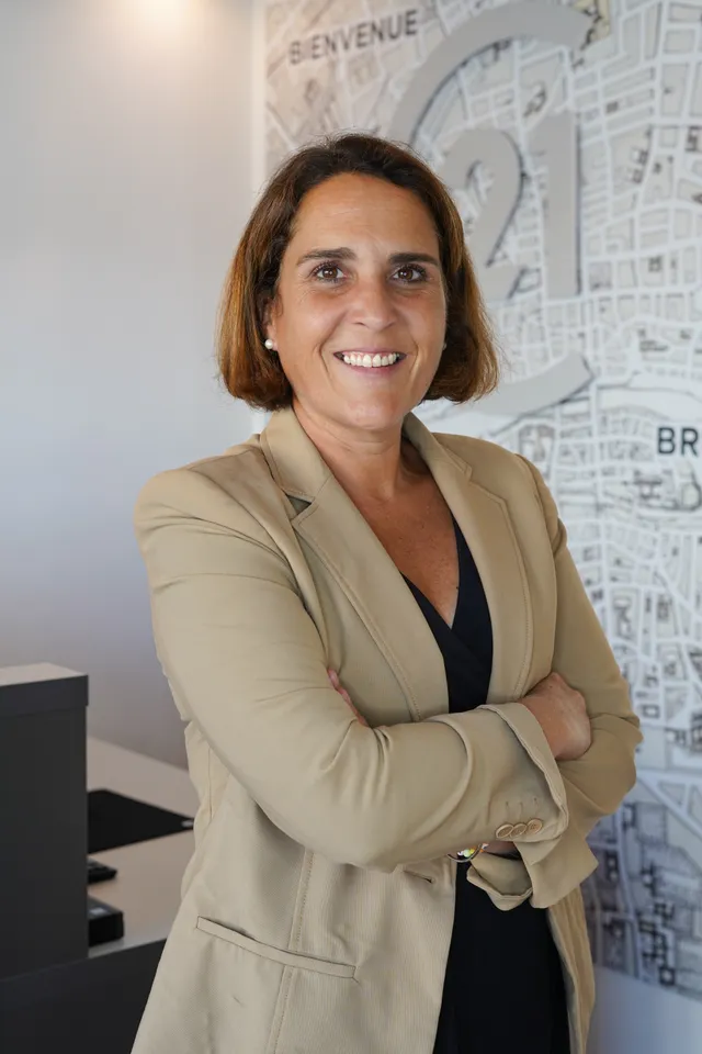 Domitille, Assistante commerciale et juridique — agence de Le Bouscat